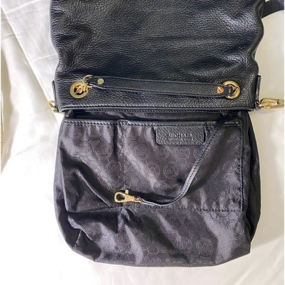 Michael Kors Pebbled Leather Black Crossbody Hobo Bag Purse EUC - Picture 4 of 10
